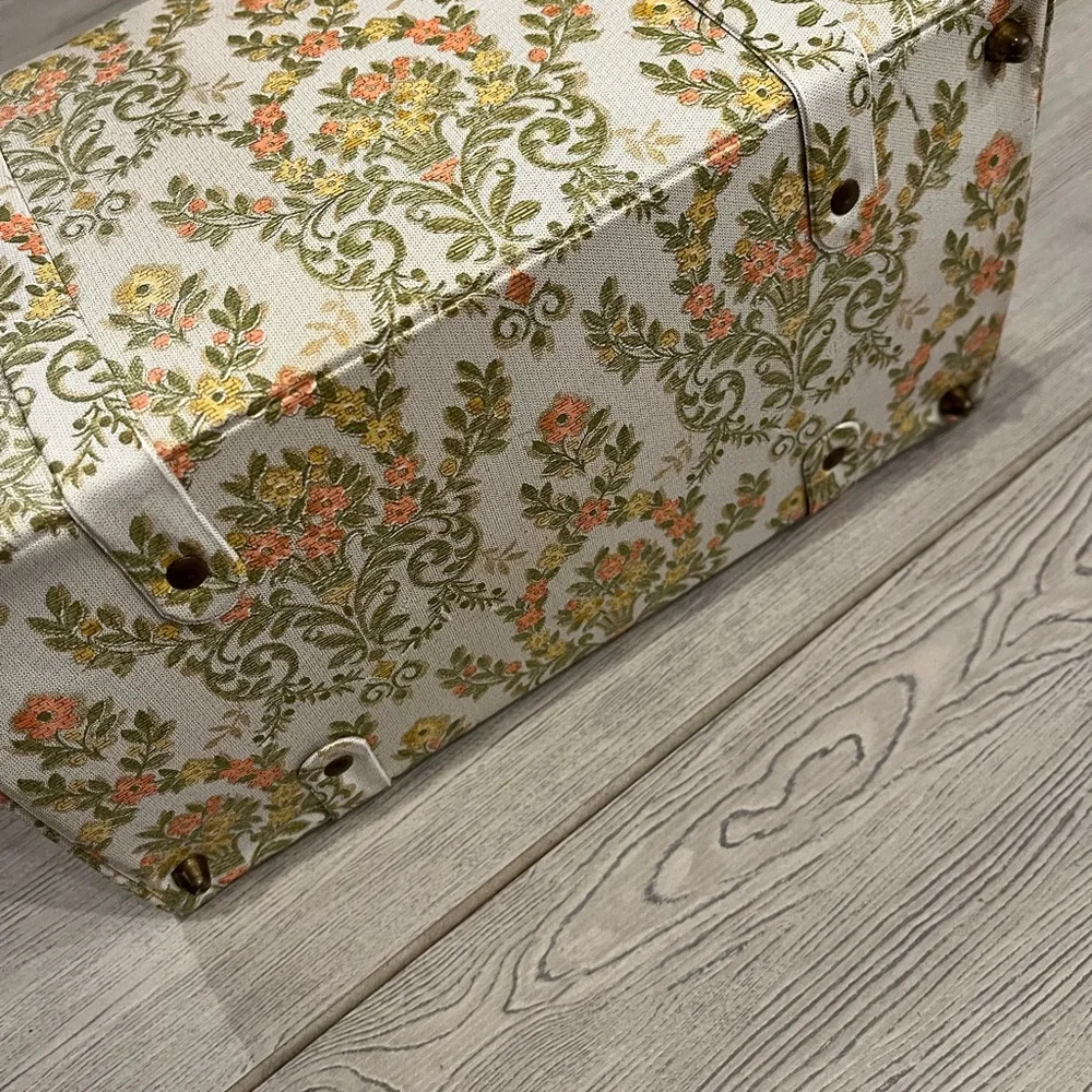 1960s Vinyl Tapestry Look Train Case Green orange and cream floral print - Picture 9 of 17